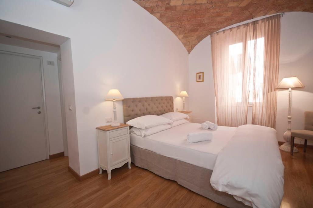 La Finestra Sul Colosseo B&B 1 Рим Экстерьер фото