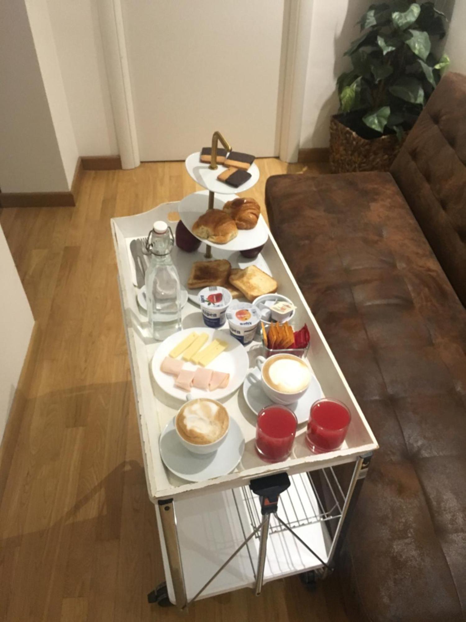 La Finestra Sul Colosseo B&B 1 Рим Экстерьер фото